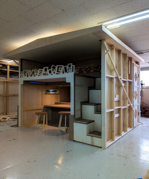 목재&nbsp;가공용&nbsp;공구와&nbsp;기계장비를&nbsp;사용하여&nbsp;인테리어와&nbsp;관련된&nbsp;건축&nbsp;구조물인&nbsp;벽체,&nbsp;바닥,&nbsp;천장,&nbsp;목재창호&nbsp;등&nbsp;목재&nbsp;가공과&nbsp;목재&nbsp;시공에&nbsp;대한&nbsp;기초이론&nbsp;및&nbsp;일반지식을&nbsp;습득하고&nbsp;현장에서&nbsp;각종&nbsp;목재&nbsp;가공용&nbsp;공구와&nbsp;기계장비를&nbsp;안전하게&nbsp;사용하여&nbsp;작업을&nbsp;수행&nbsp;할&nbsp;수&nbsp;있는&nbsp;기능공을&nbsp;양성과&nbsp;아울러&nbsp;건축목공기능사&nbsp;취득을&nbsp;목표